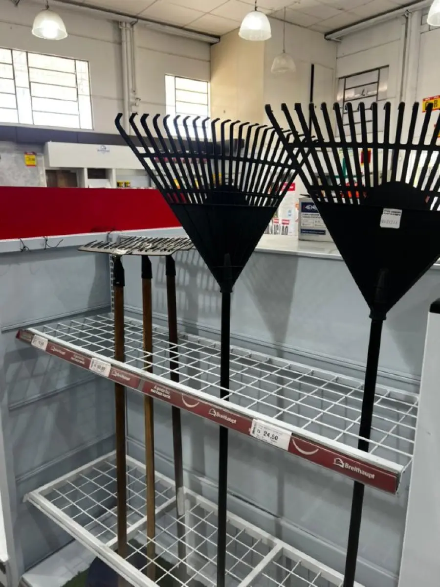 LOTE 002 - Lote englobado de todos os itens de ferragem