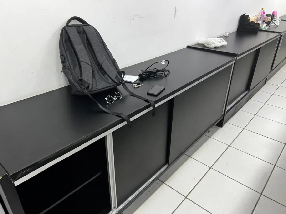 LOTE 004 - Roupas, moveis, eletrônicos