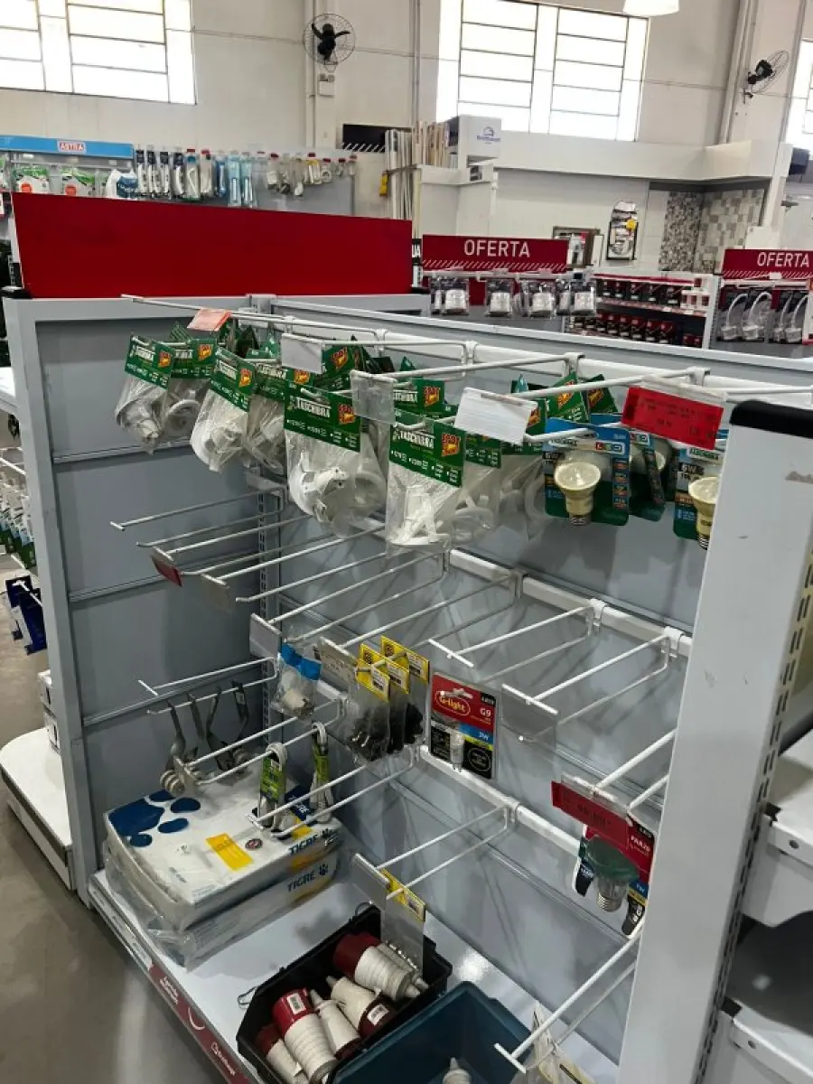 LOTE 002 - Lote englobado de todos os itens de ferragem