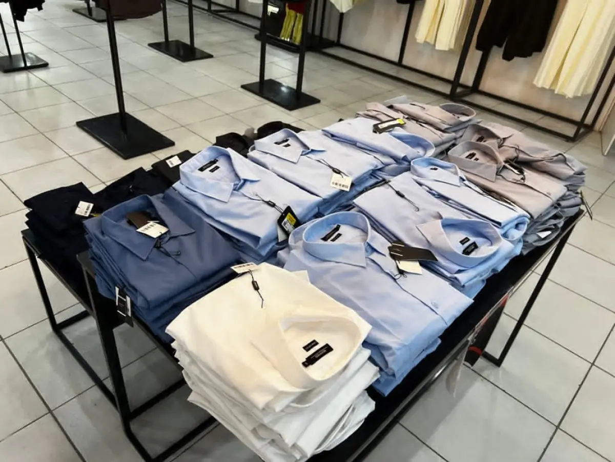 LOTE 004 - Roupas, moveis, eletrônicos