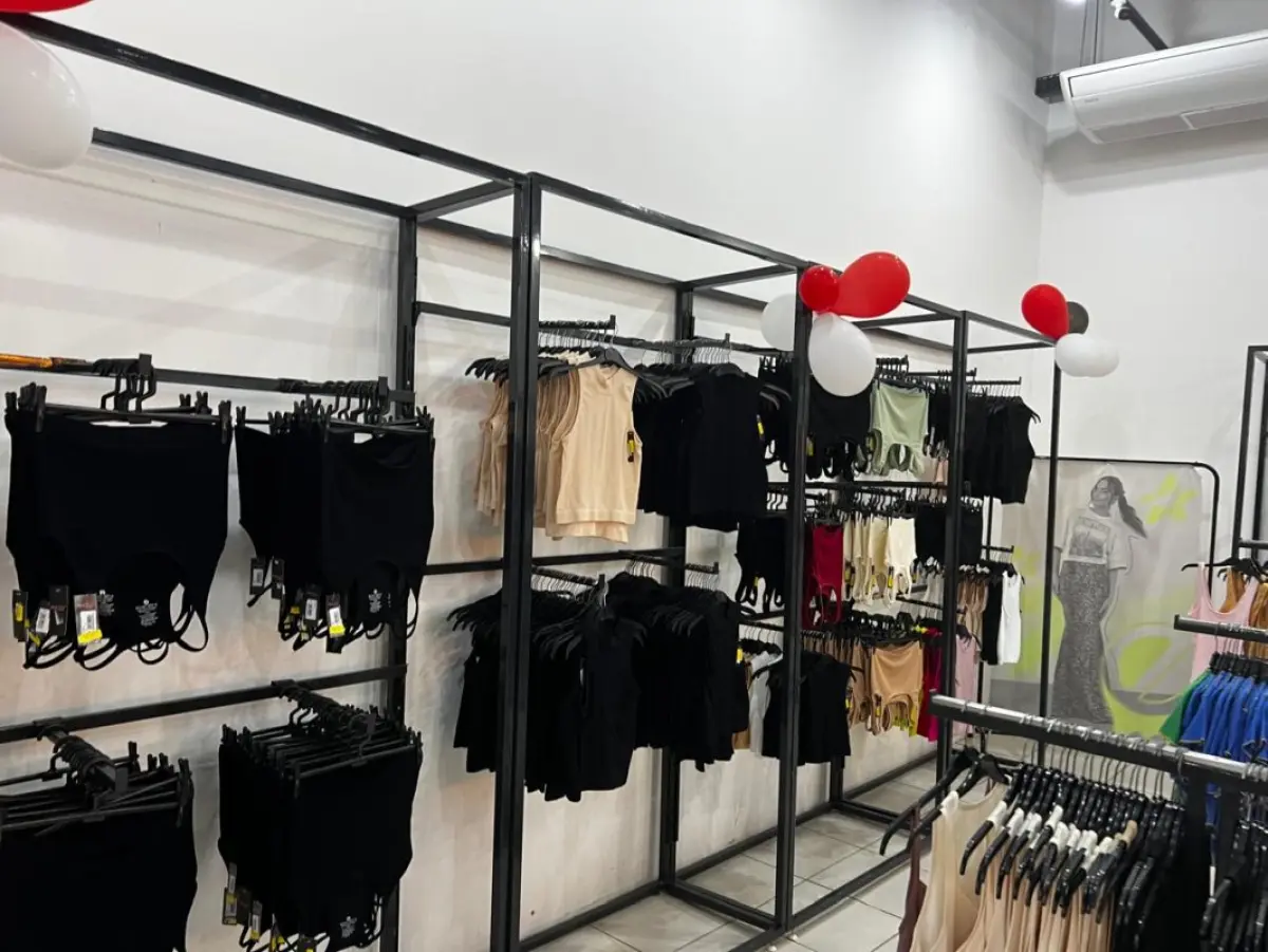 LOTE 004 - Roupas, moveis, eletrônicos