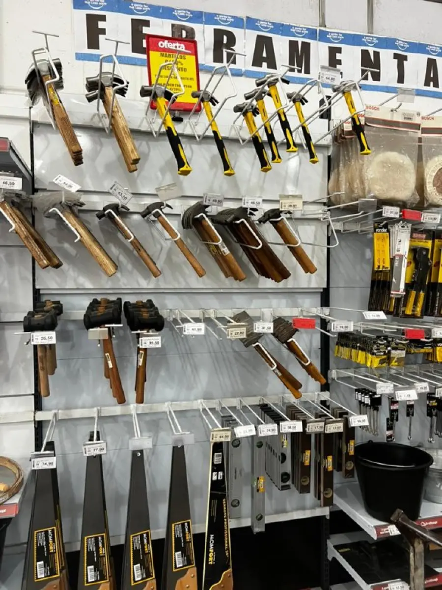 LOTE 002 - Lote englobado de todos os itens de ferragem