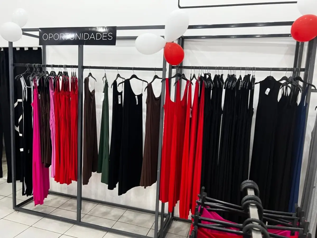 LOTE 004 - Roupas, moveis, eletrônicos