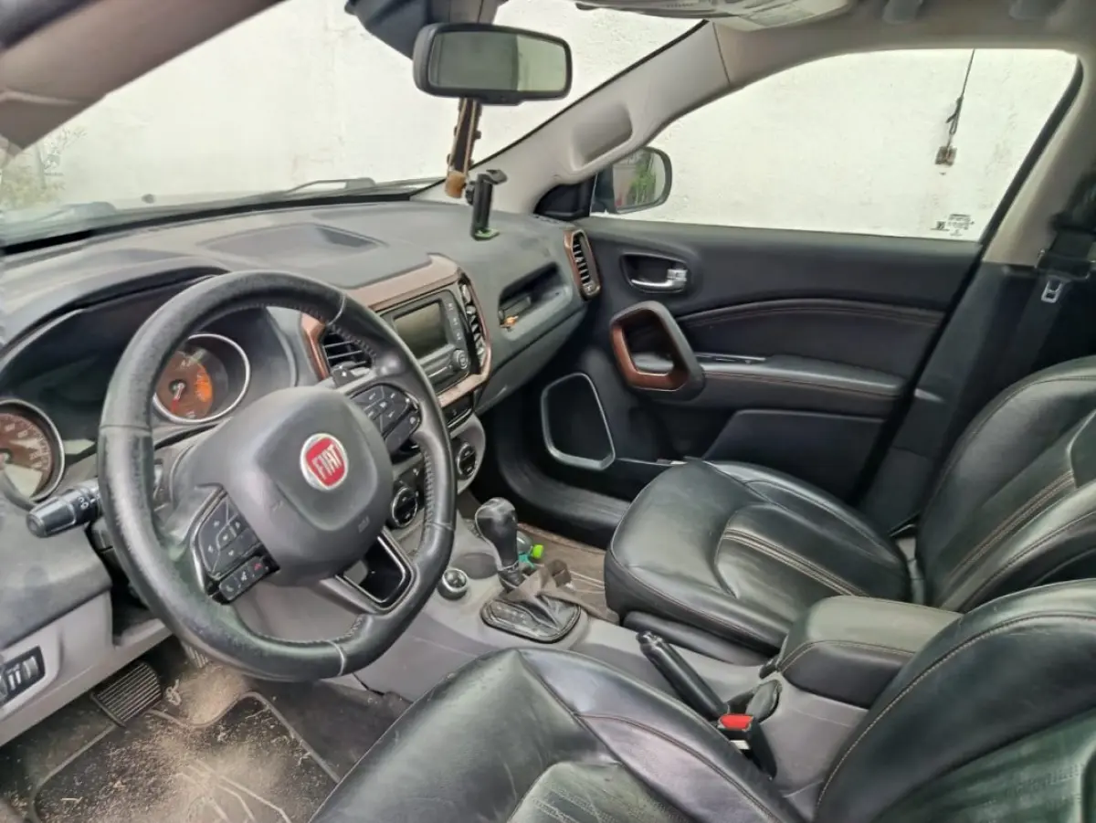 LOTE 001 - Fiat/Toro Volcano AT D4, cor prata, combustível diesel, carroceria aberta/cabine dupla, fabricação/modelo 2017/2018