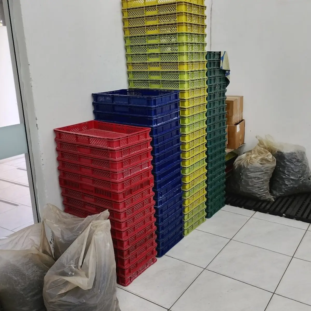LOTE 012 - térreo - móveis equip de esc e informat