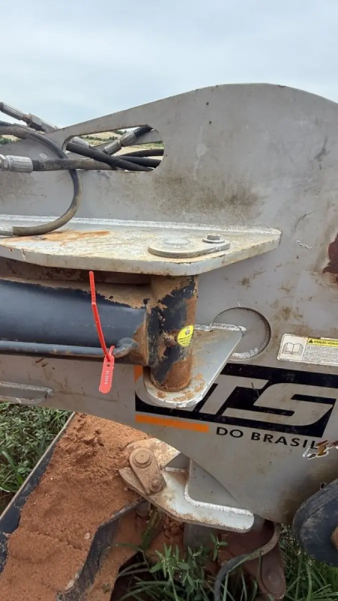 LOTE 122 - 01 Plaina 510 gts hd