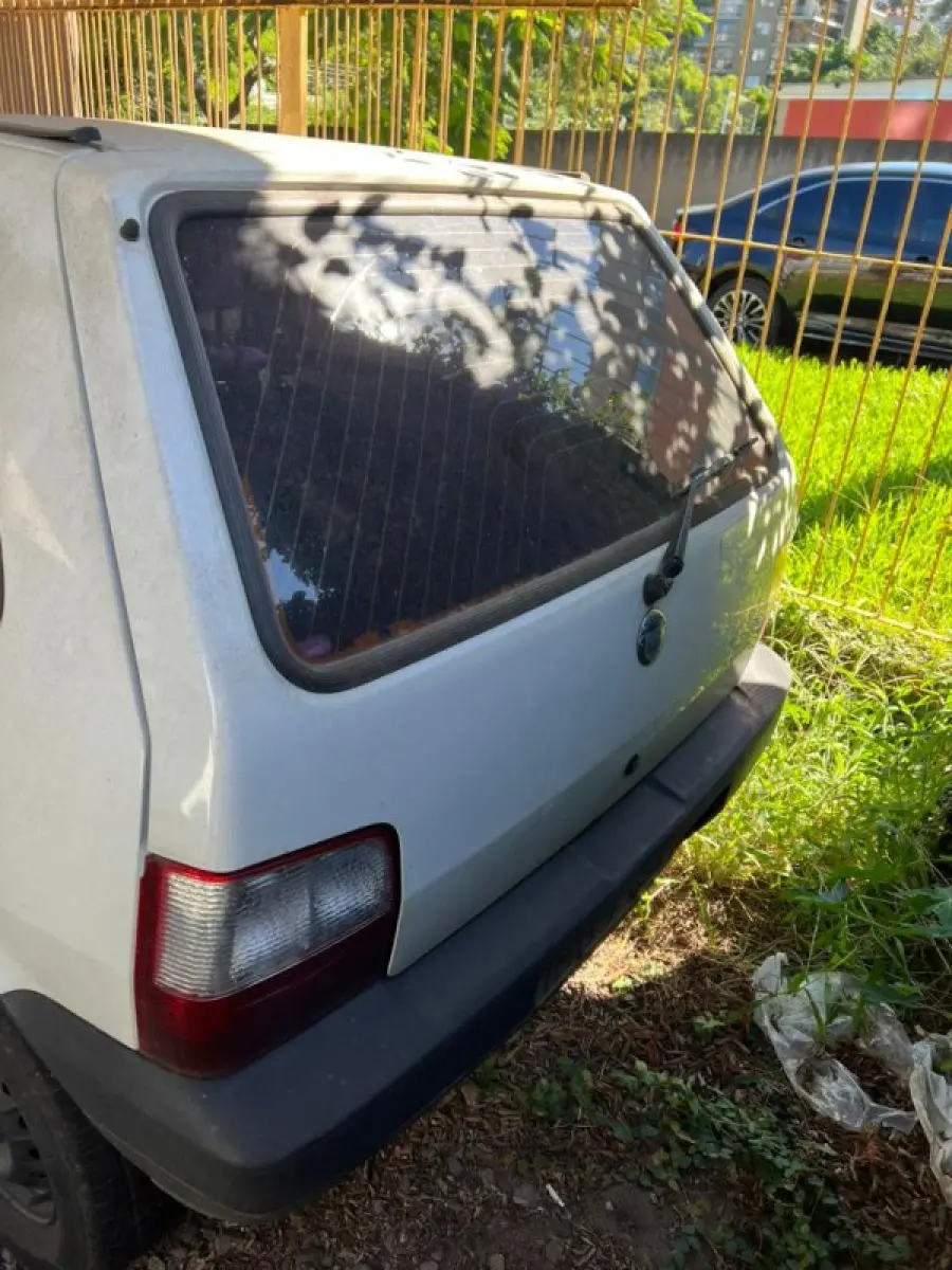 LOTE 001 - Veículo Fiat Uno Mille Fire, fabricação/modelo 2004/2005