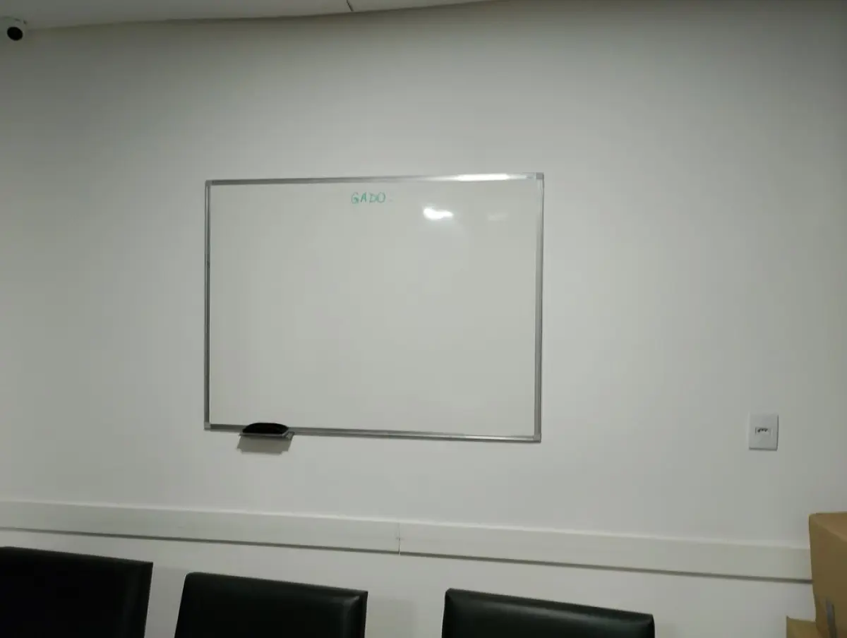 LOTE 146 - Quadro Branco de parede