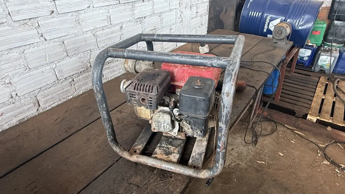 LOTE 085 - Moto bomba "Branco" 5.5