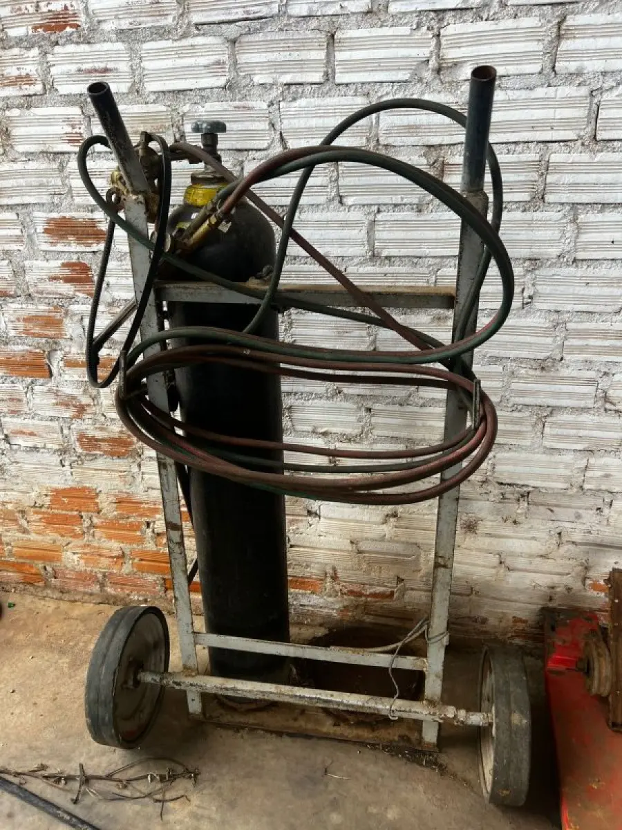 LOTE 082 - Carrinho botija acetileno