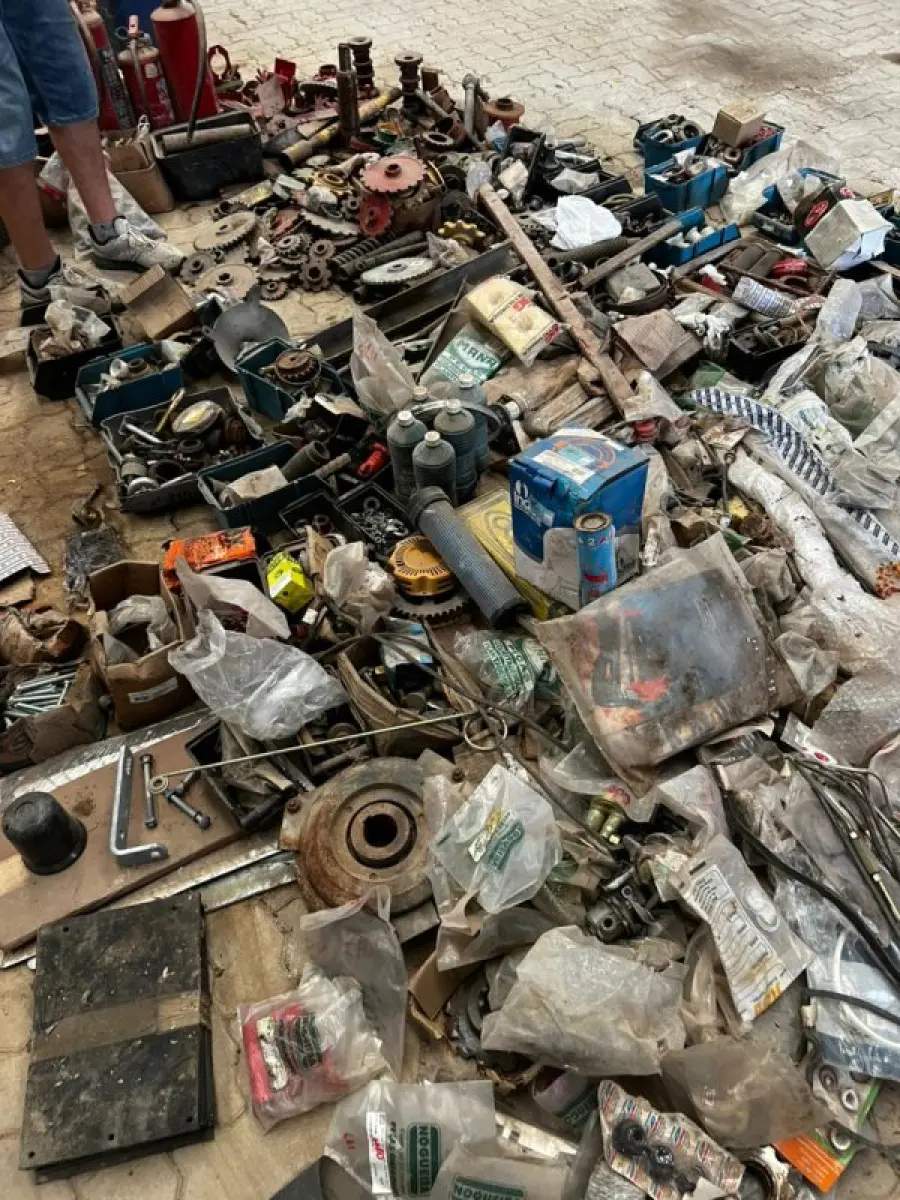 LOTE 001 - Lote com peças diversas para plantadeiras, tratores, colheitadeiras