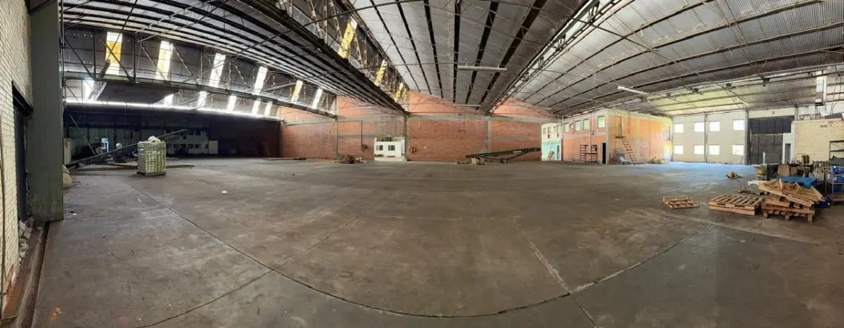 LOTE 001 - Uma área de terras com 39.353,50m², localizada na Estrada BR-116, zona urbana desta cidade de Eldorado do Sul/RS Uma fração de terras, situada à margem da BR-116, no distrito de Flor do Conde, na zona de expansão urbana deste município de Guaíba