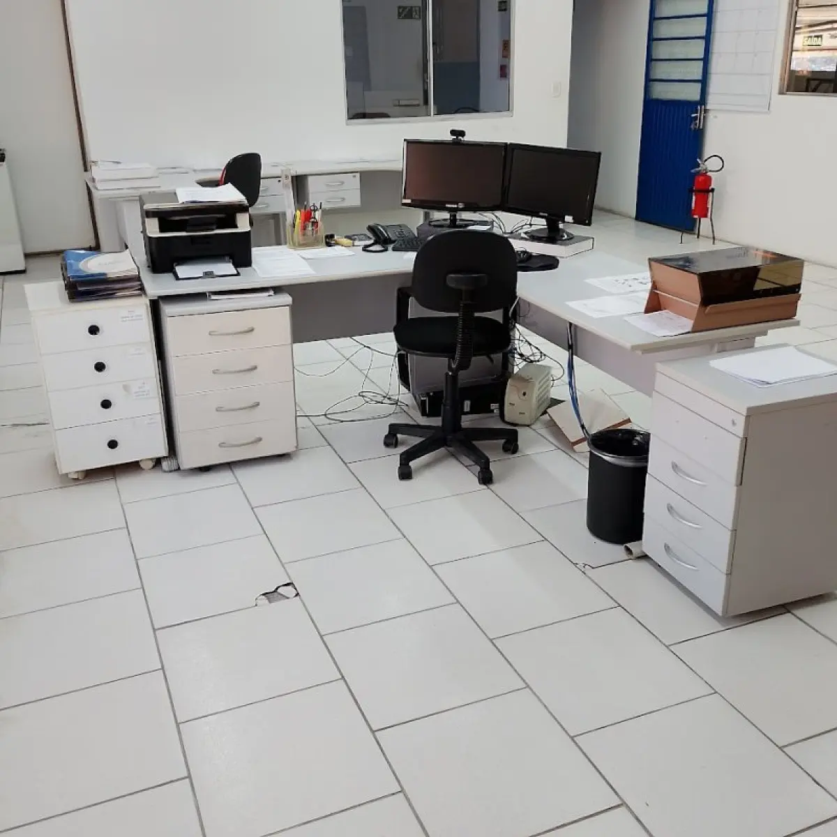 LOTE 009 - moveis no Administrativo