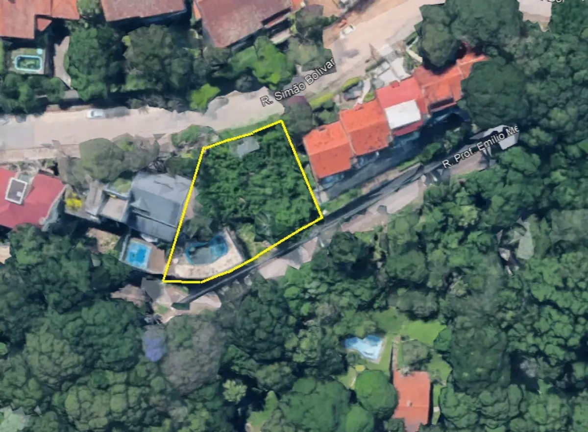 LOTE 000 - Os direitos e ações do imóvel localizado na Rua Emílio Meyer, nº 825, Bairro Vila Conceição área construída é de 450m²