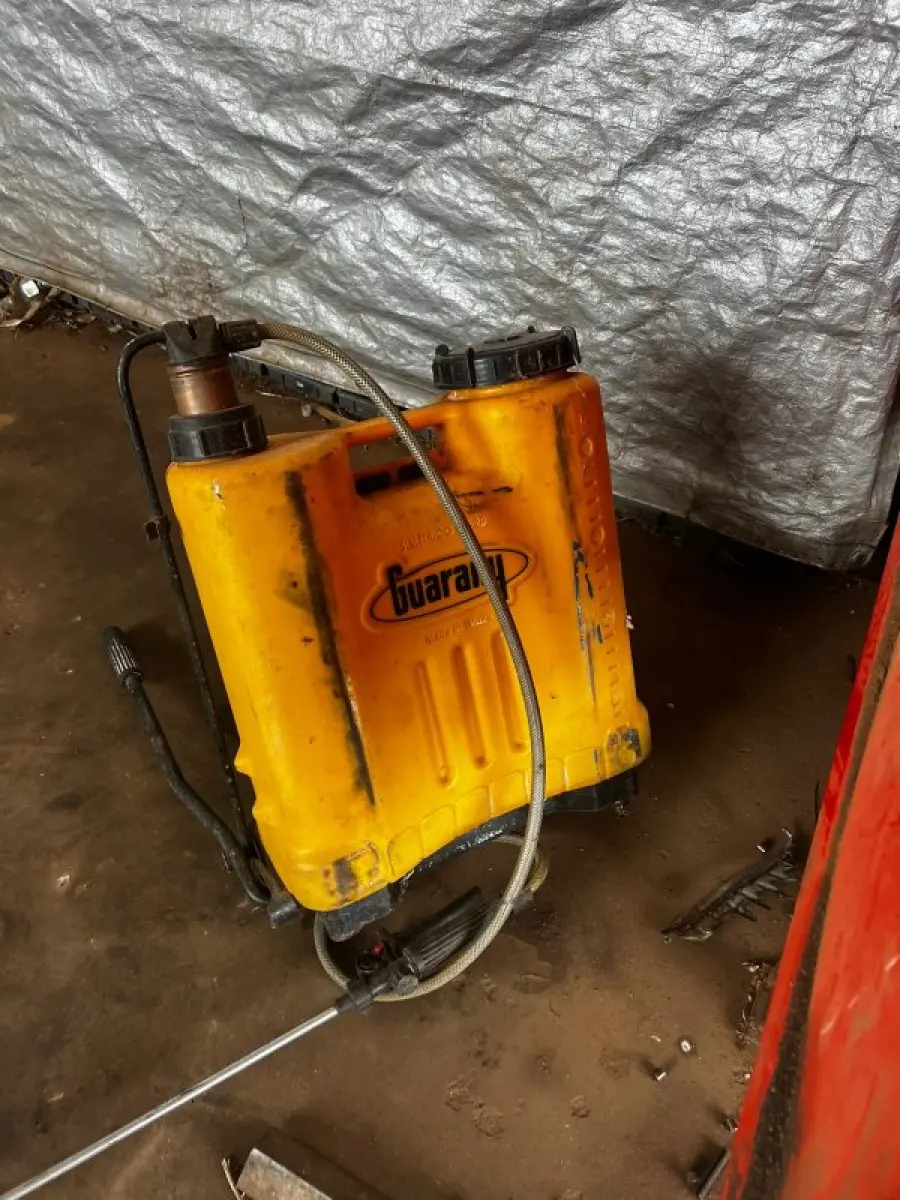 LOTE 088 - Pulverizador amarelo
