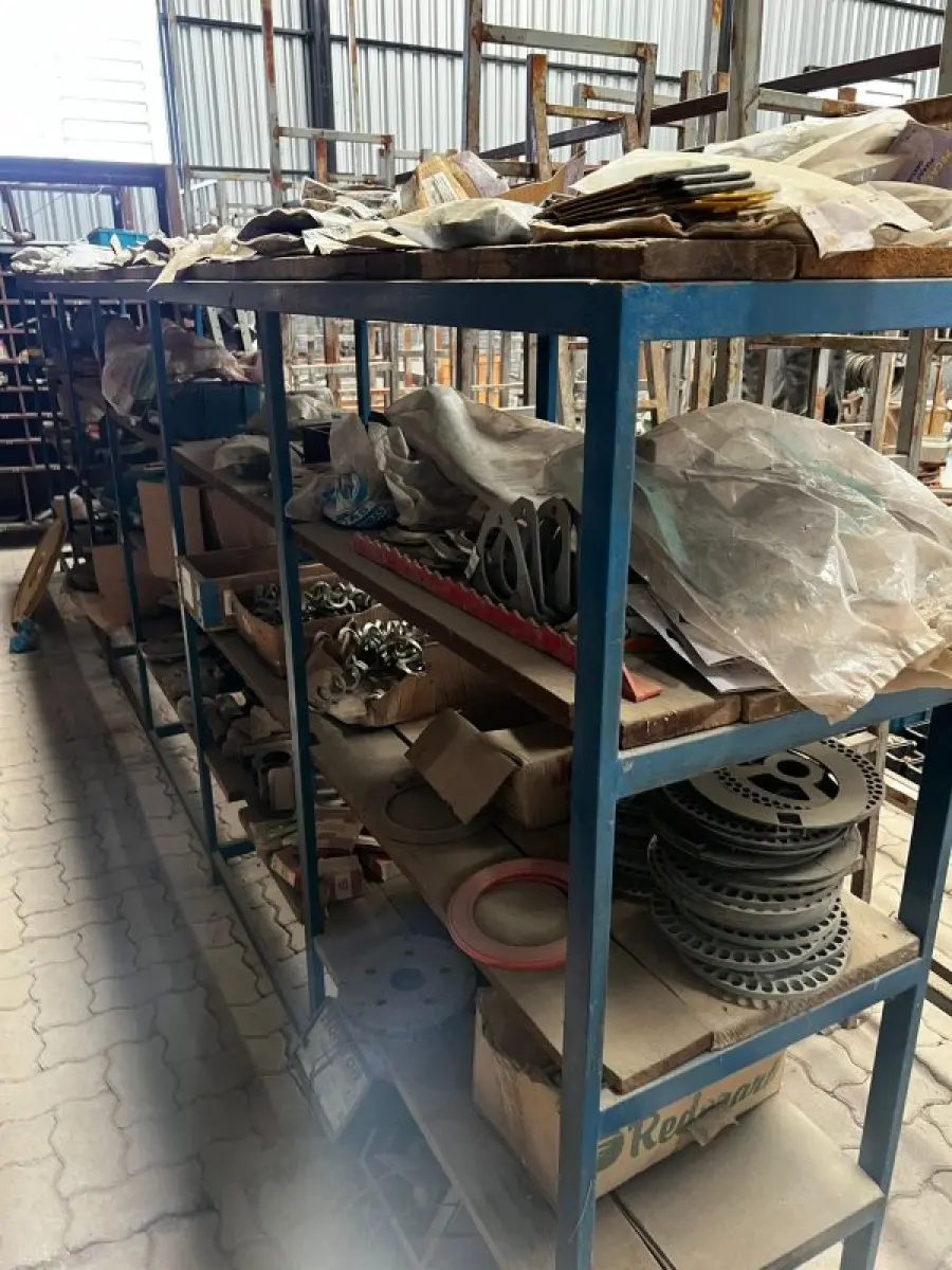 LOTE 001 - Lote com peças diversas para plantadeiras, tratores, colheitadeiras