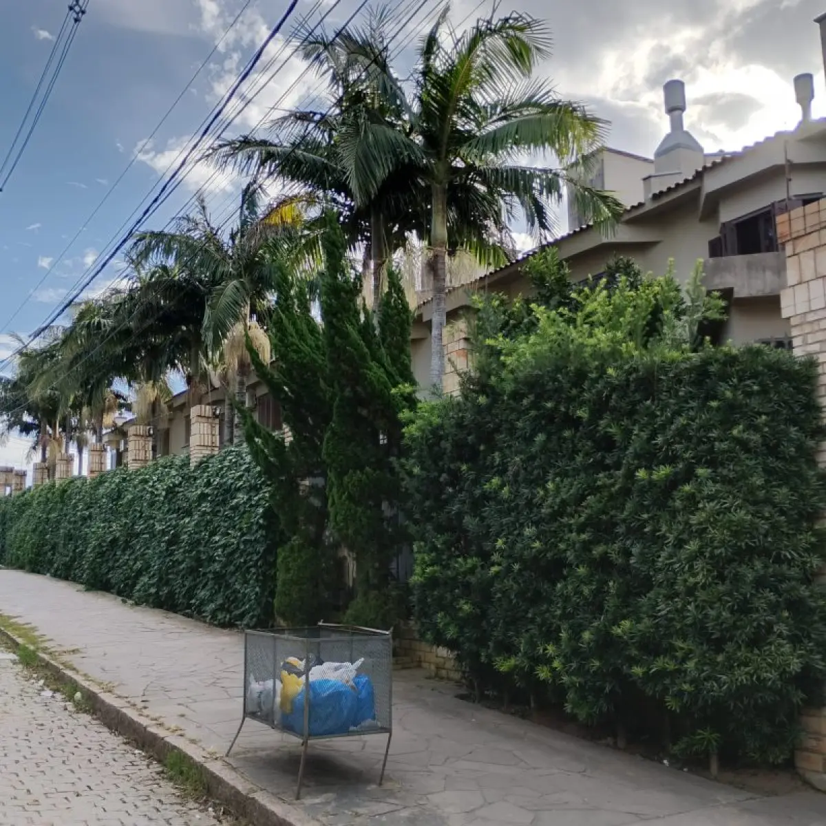 LOTE 000 - Casa assobradada n° 04 do Condomínio Residencial Morada Santa Thereza, sito na Rua Dona Maria, n° 68