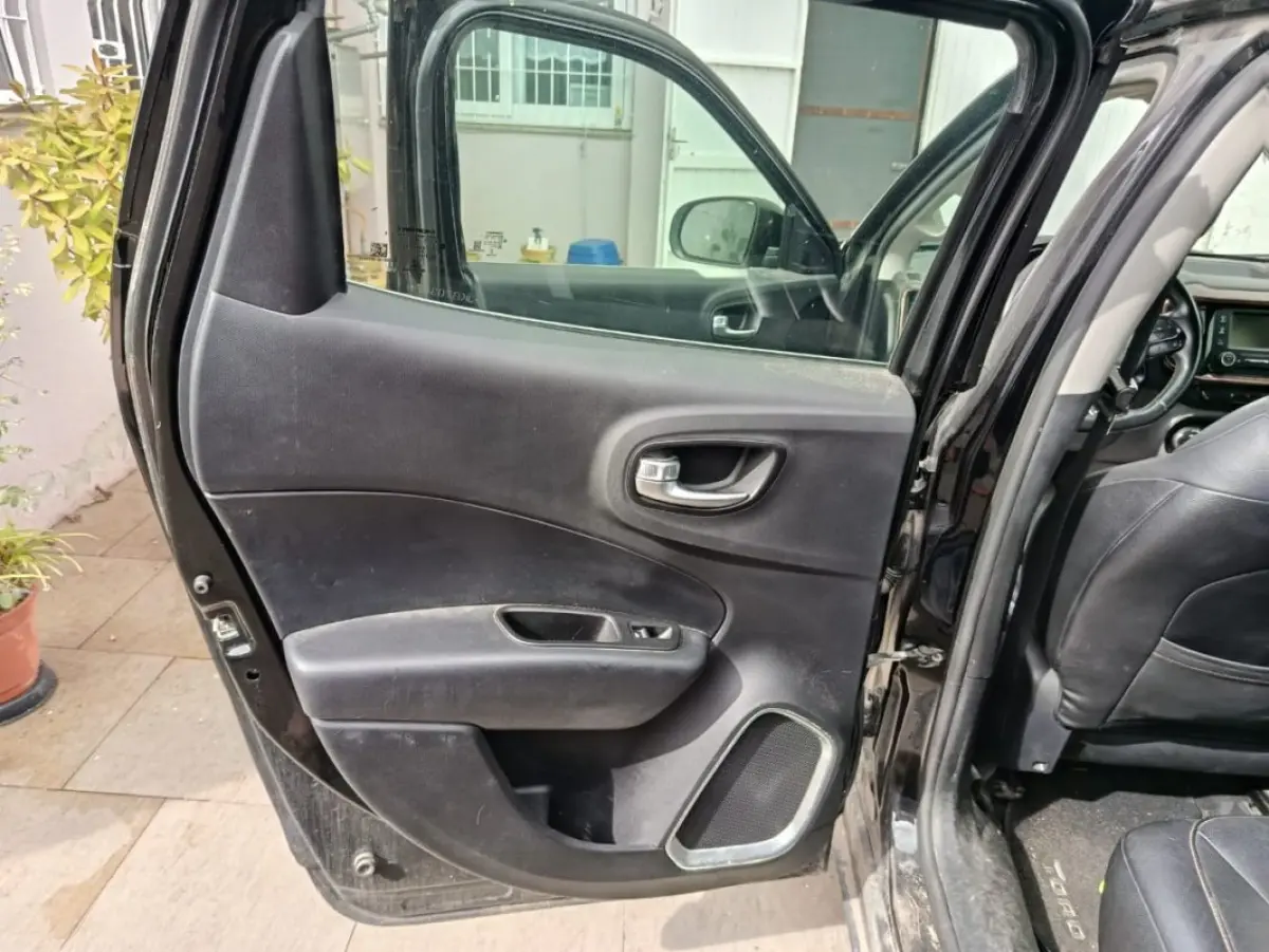 LOTE 001 - Fiat/Toro Volcano AT D4, cor prata, combustível diesel, carroceria aberta/cabine dupla, fabricação/modelo 2017/2018