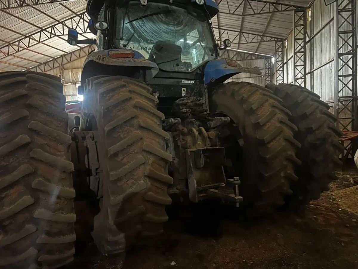 LOTE 161 - Trator T-7 240 4x4 - sem placa