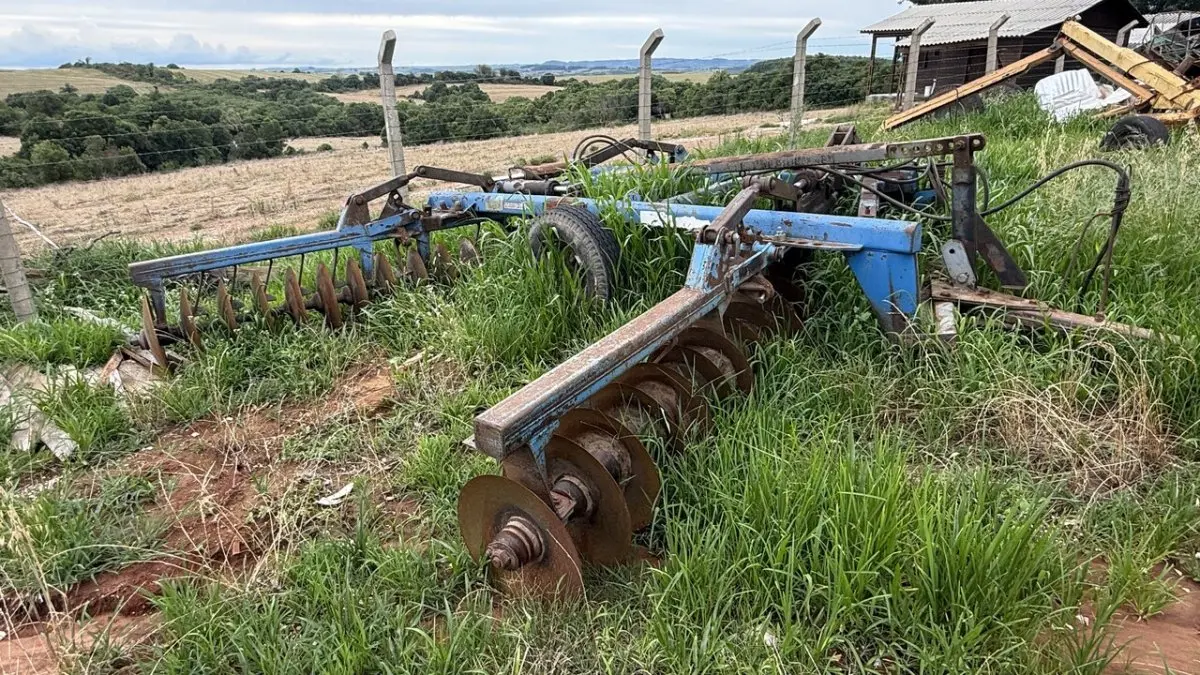 LOTE 126 - Lote/sucata grade niveladora azul