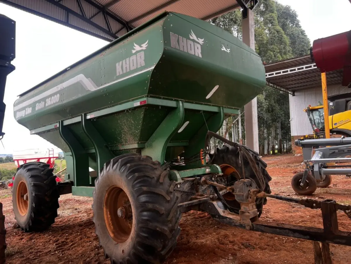 LOTE 107 - 01 Graneleiro (verde) KHOR 26000 (Strong Line) c/4 rodas