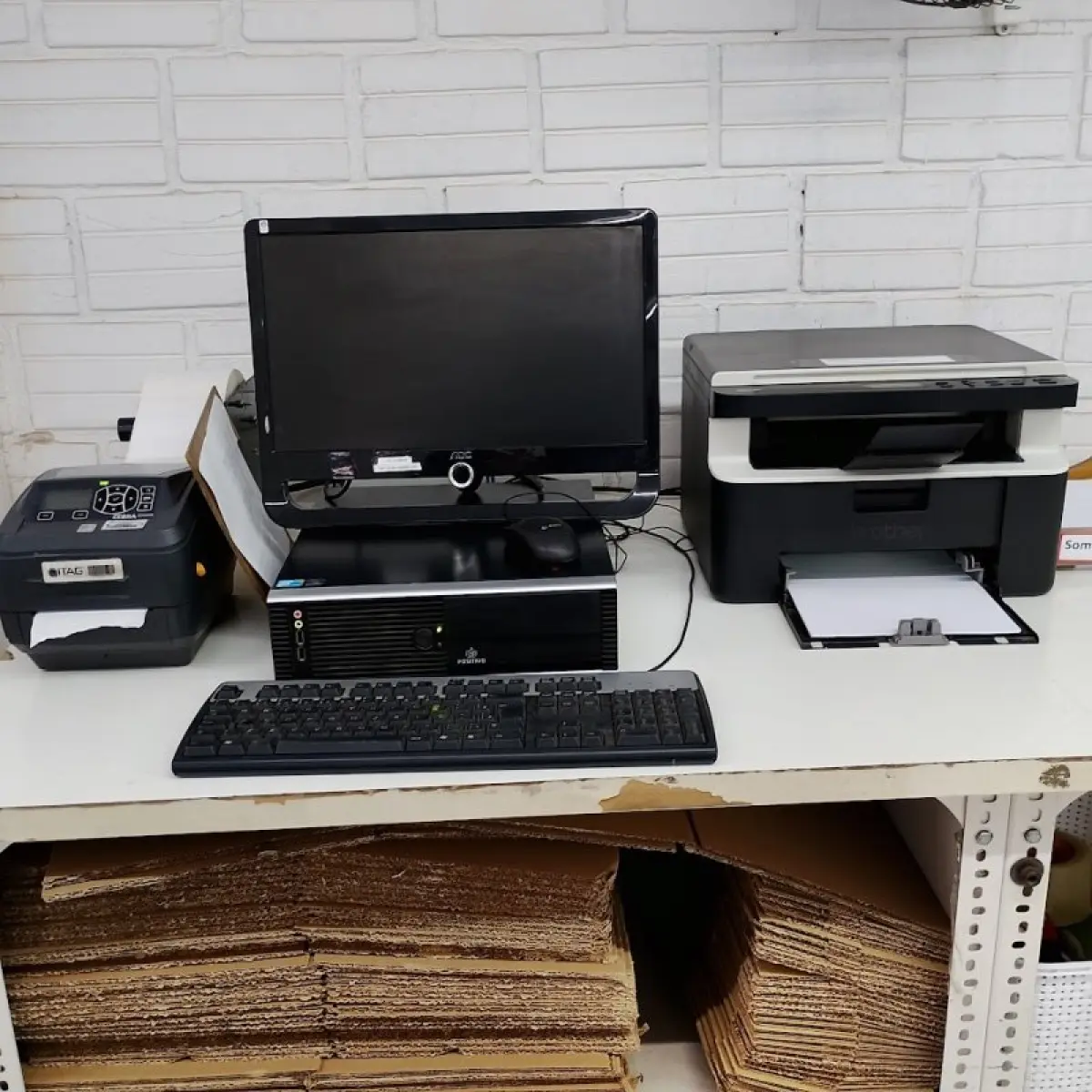 LOTE 013 - Térreo - Móveis, equipamentos de escritório, informática e armazenagem