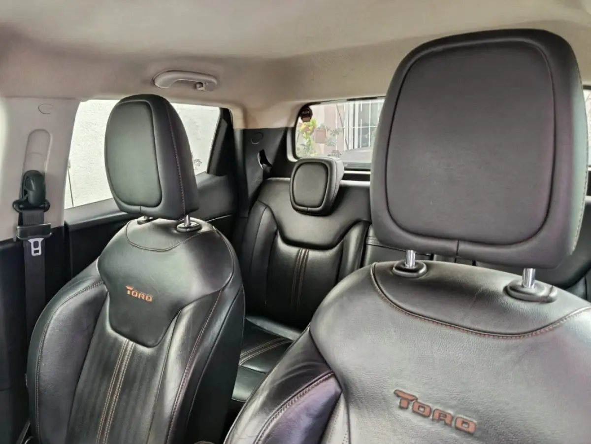 LOTE 001 - Fiat/Toro Volcano AT D4, cor prata, combustível diesel, carroceria aberta/cabine dupla, fabricação/modelo 2017/2018