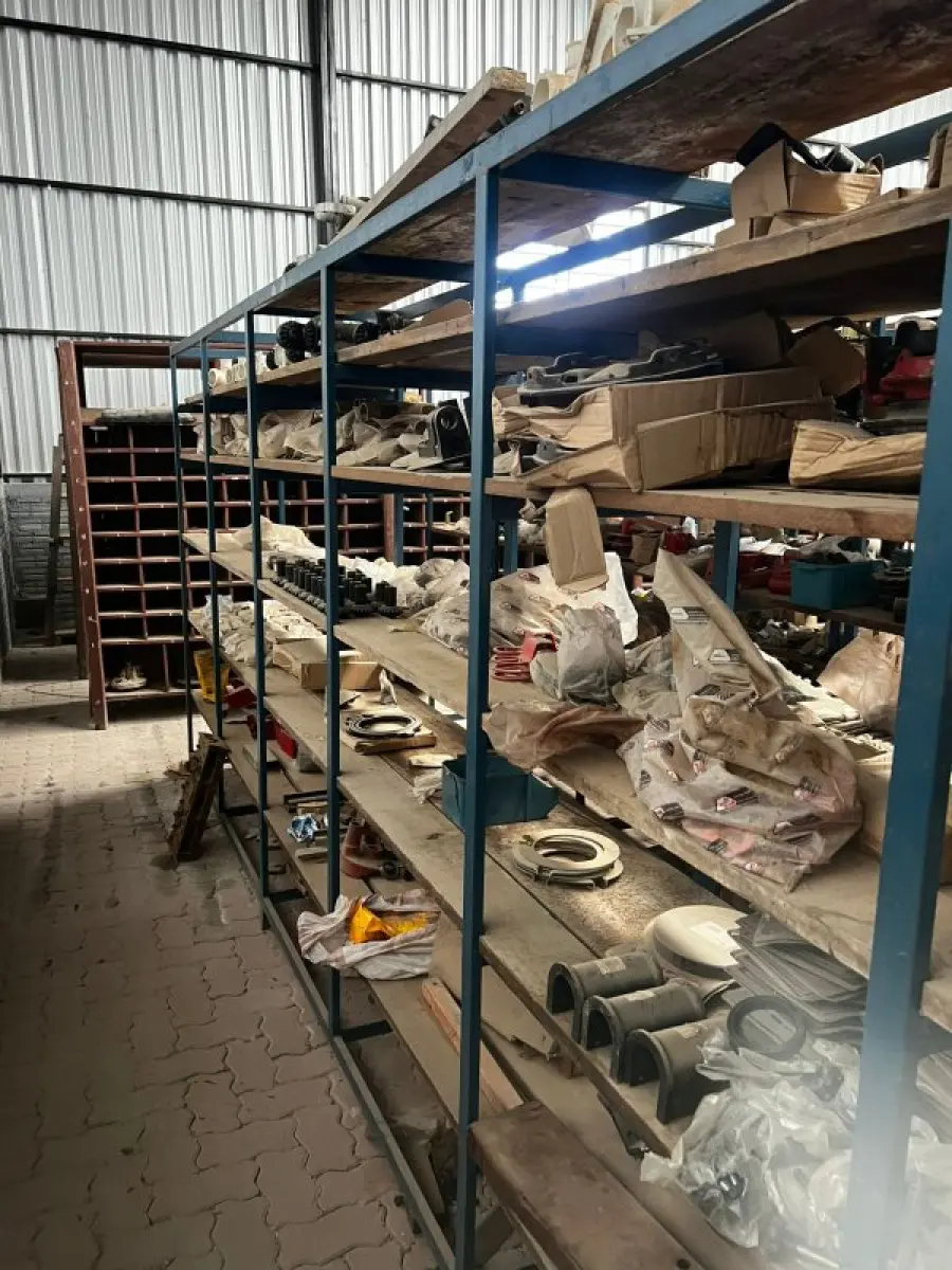 LOTE 001 - Lote com peças diversas para plantadeiras, tratores, colheitadeiras