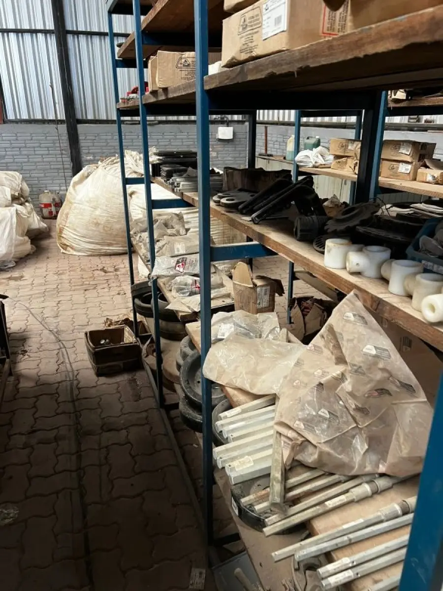 LOTE 001 - Lote com peças diversas para plantadeiras, tratores, colheitadeiras