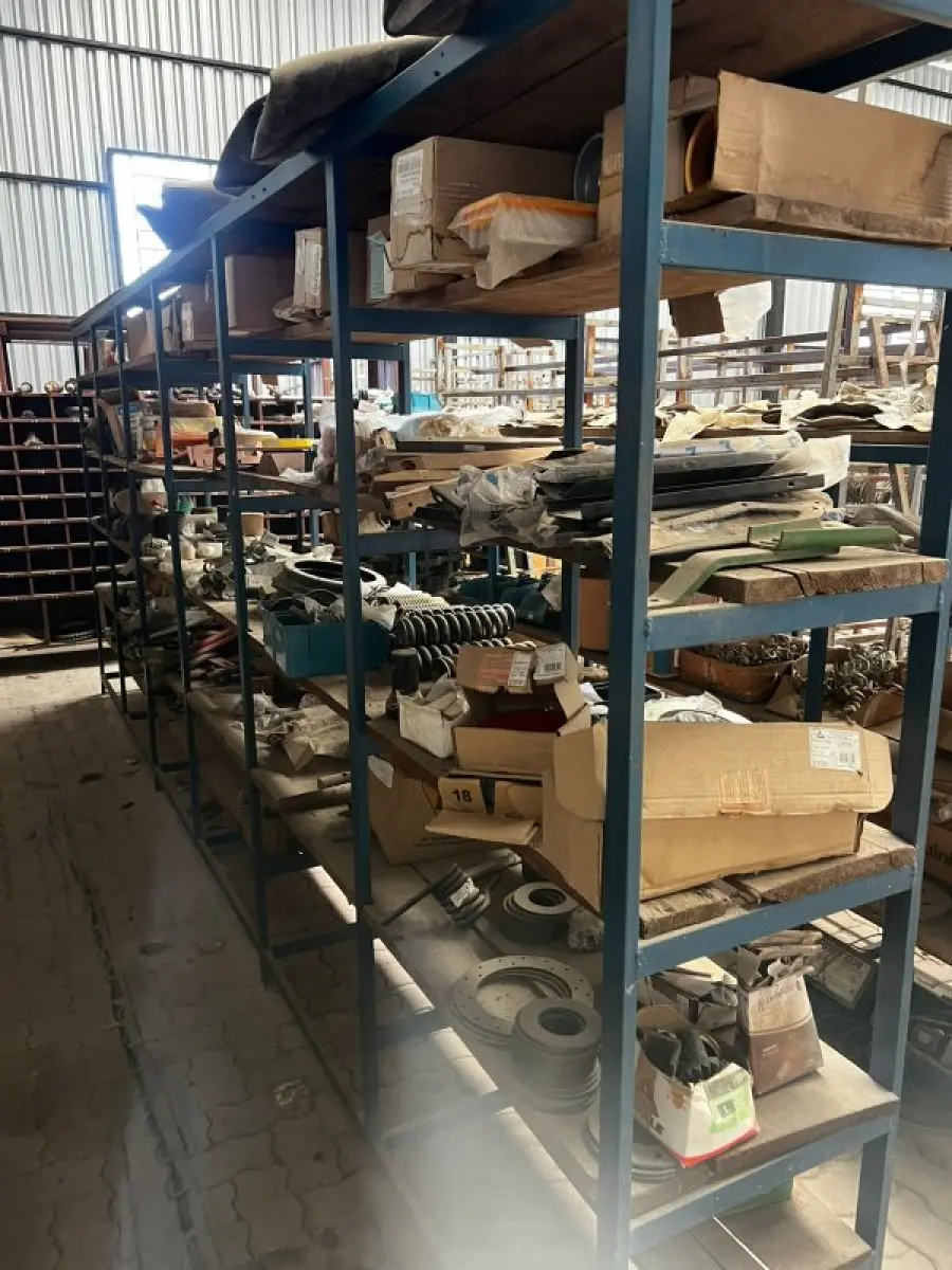 LOTE 001 - Lote com peças diversas para plantadeiras, tratores, colheitadeiras