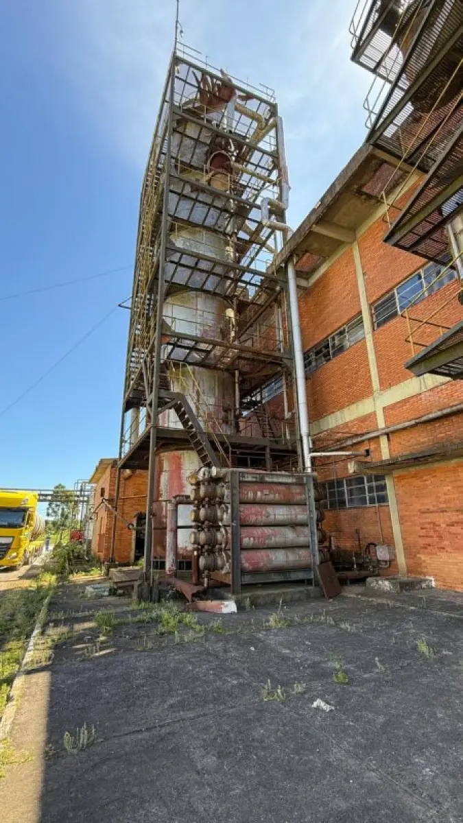 LOTE 001 - Uma área de terras com 39.353,50m², localizada na Estrada BR-116, zona urbana desta cidade de Eldorado do Sul/RS Uma fração de terras, situada à margem da BR-116, no distrito de Flor do Conde, na zona de expansão urbana deste município de Guaíba