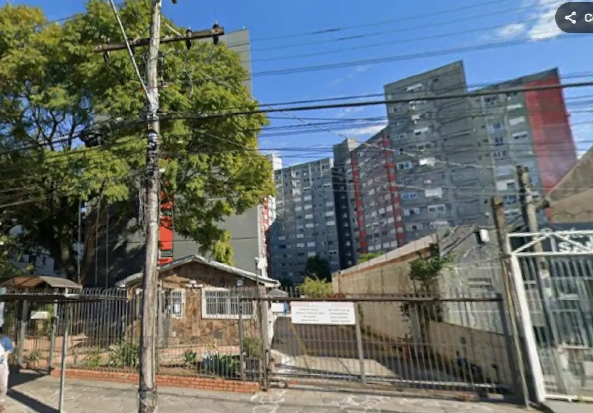 LOTE 000 - O apartamento 1311, do bloco B-2, situado na Rua Albion, nº 402