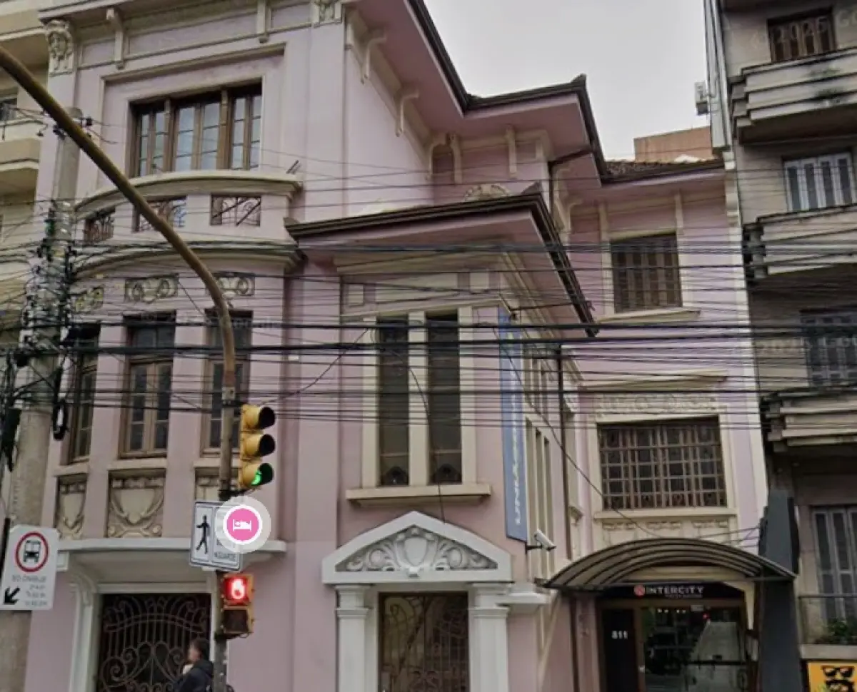LOTE 000 - O Apartamento número 409 do Edifício Piazza Navona Flat - Service, que recebeu o número 811 da Avenida Independência