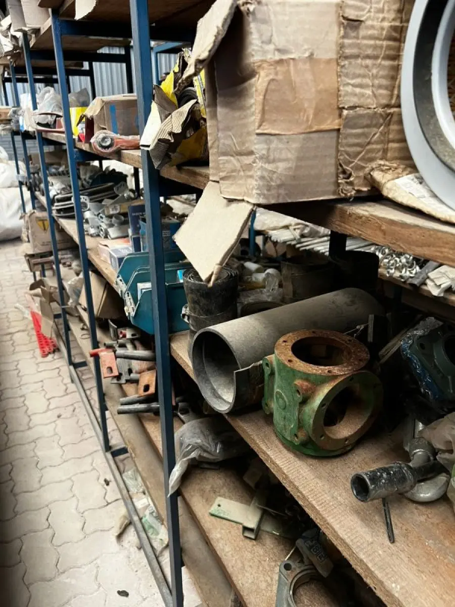 LOTE 001 - Lote com peças diversas para plantadeiras, tratores, colheitadeiras