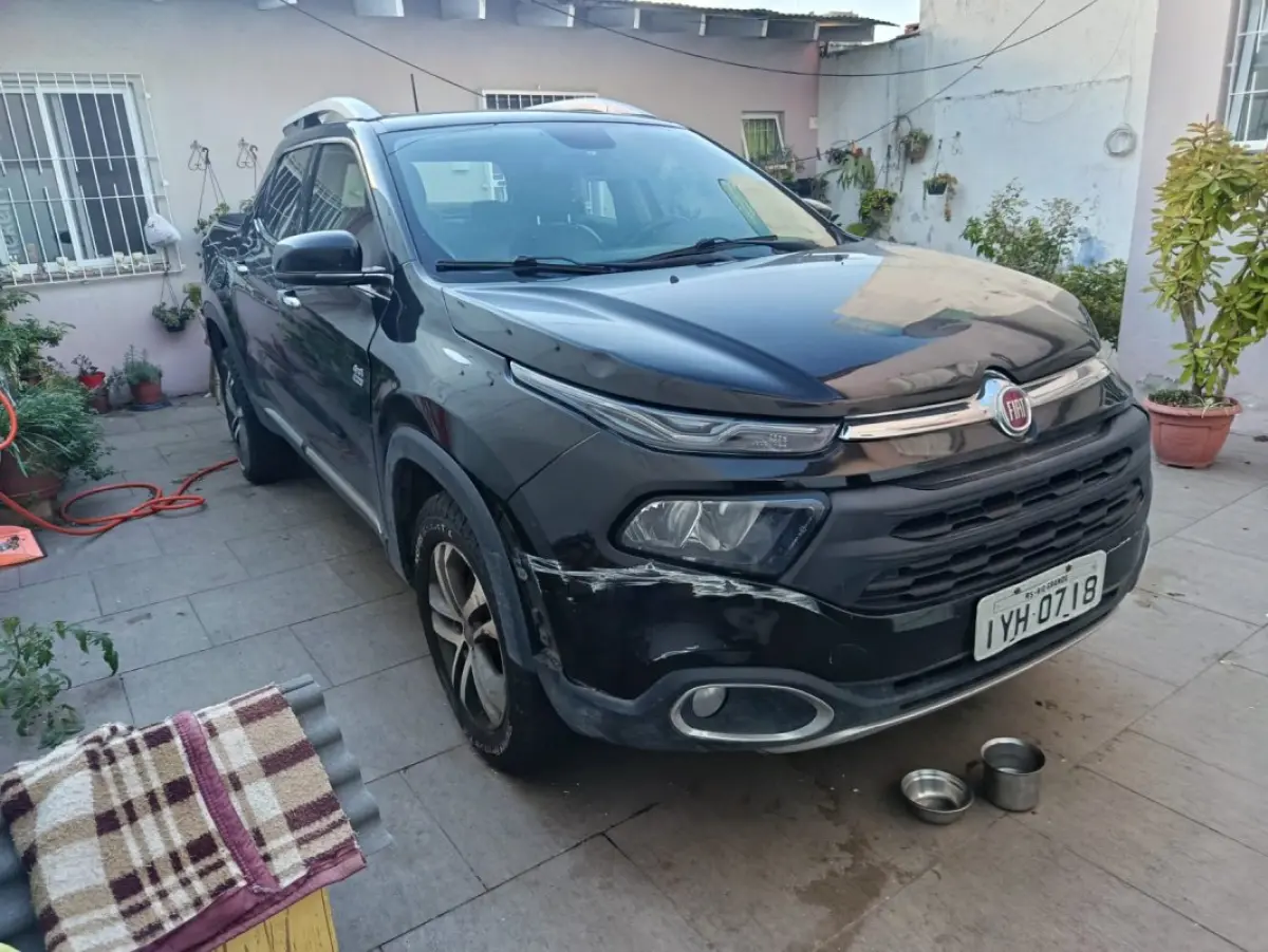 LOTE 001 - Fiat/Toro Volcano AT D4, cor prata, combustível diesel, carroceria aberta/cabine dupla, fabricação/modelo 2017/2018