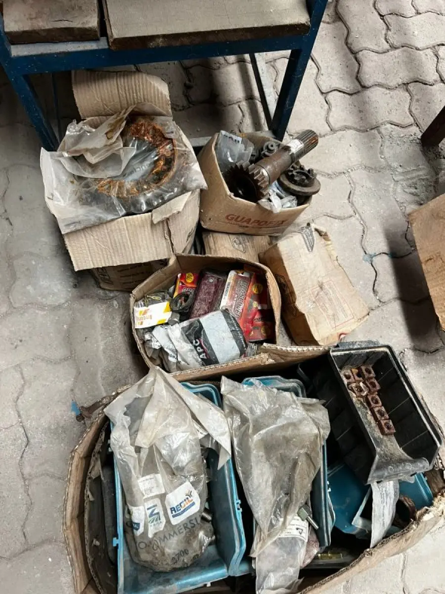 LOTE 001 - Lote com peças diversas para plantadeiras, tratores, colheitadeiras