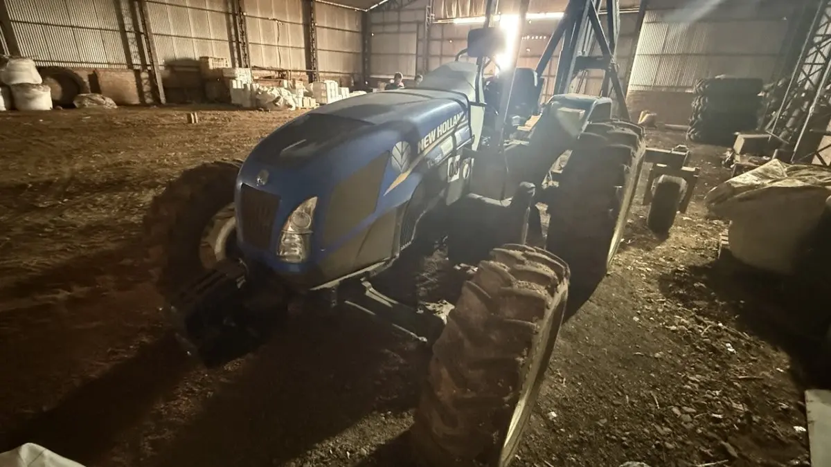 LOTE 065 - 1 Trator New Holland TL75e