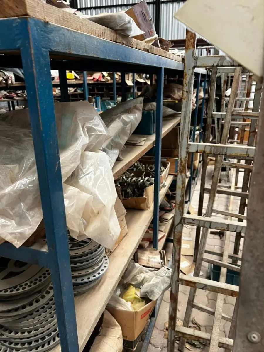 LOTE 001 - Lote com peças diversas para plantadeiras, tratores, colheitadeiras