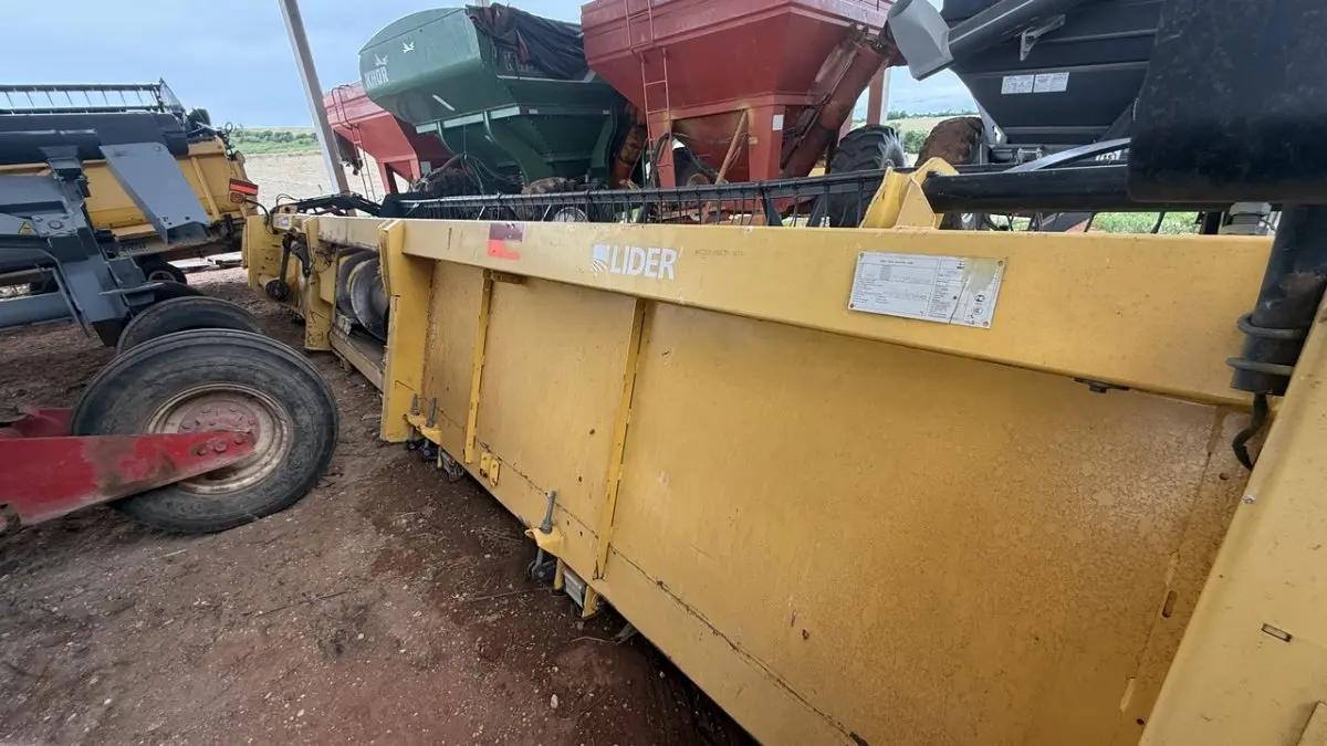 LOTE 111 - 01 Plataforma amarela grande Superflex (chão) 740 CF-25