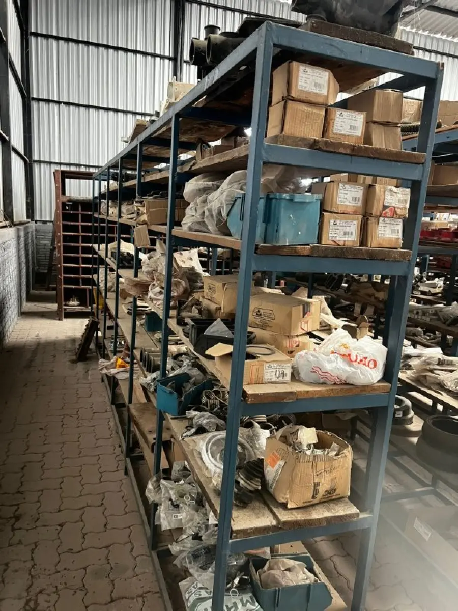 LOTE 001 - Lote com peças diversas para plantadeiras, tratores, colheitadeiras