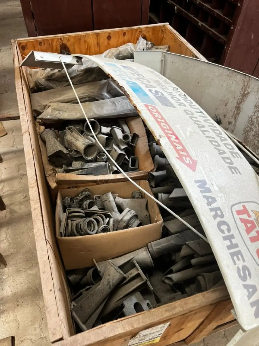 LOTE 001 - Lote com peças diversas para plantadeiras, tratores, colheitadeiras