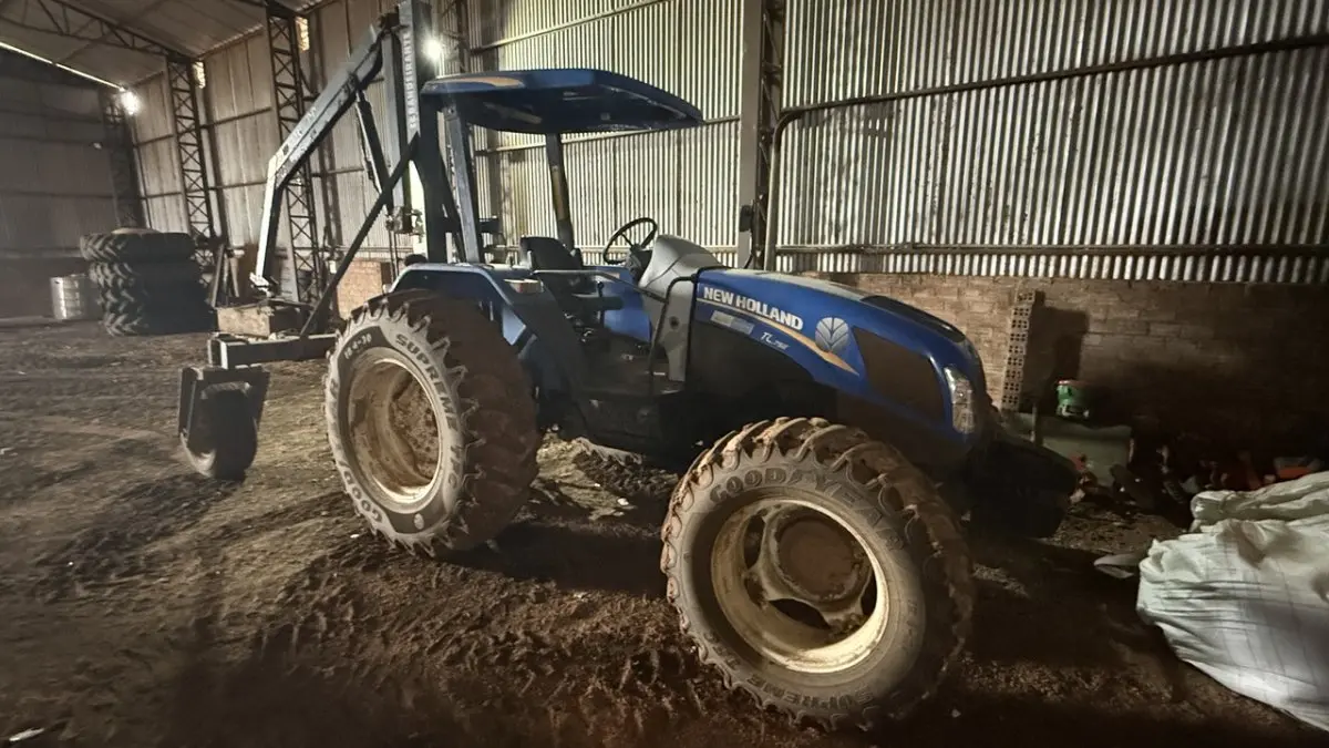 LOTE 065 - 1 Trator New Holland TL75e