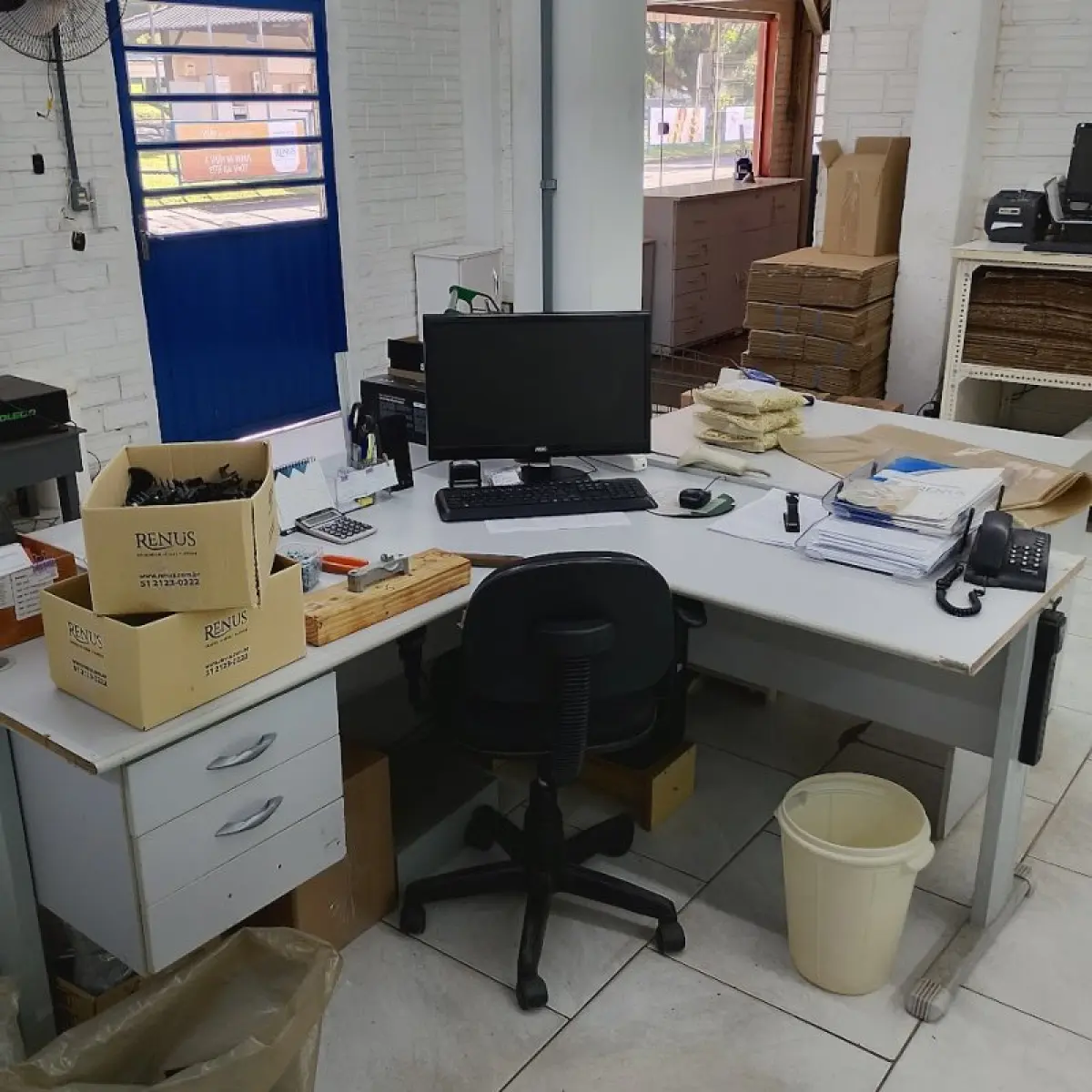 LOTE 013 - Térreo - Móveis, equipamentos de escritório, informática e armazenagem