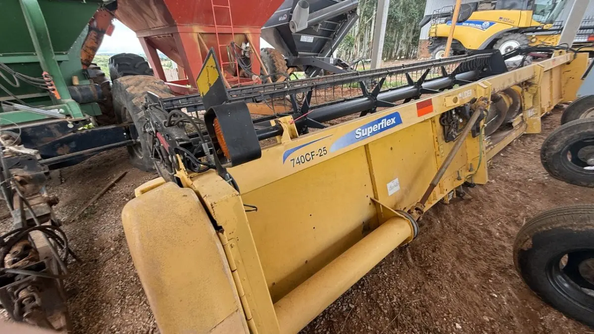 LOTE 111 - 01 Plataforma amarela grande Superflex (chão) 740 CF-25