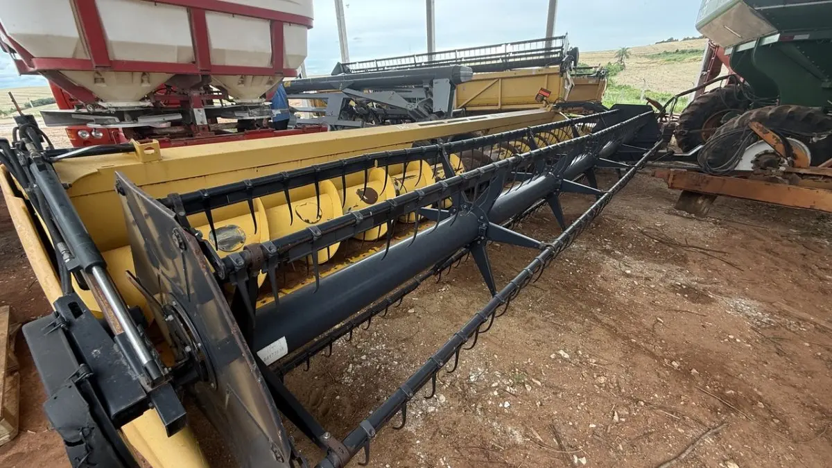 LOTE 111 - 01 Plataforma amarela grande Superflex (chão) 740 CF-25