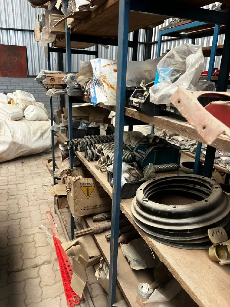 LOTE 001 - Lote com peças diversas para plantadeiras, tratores, colheitadeiras