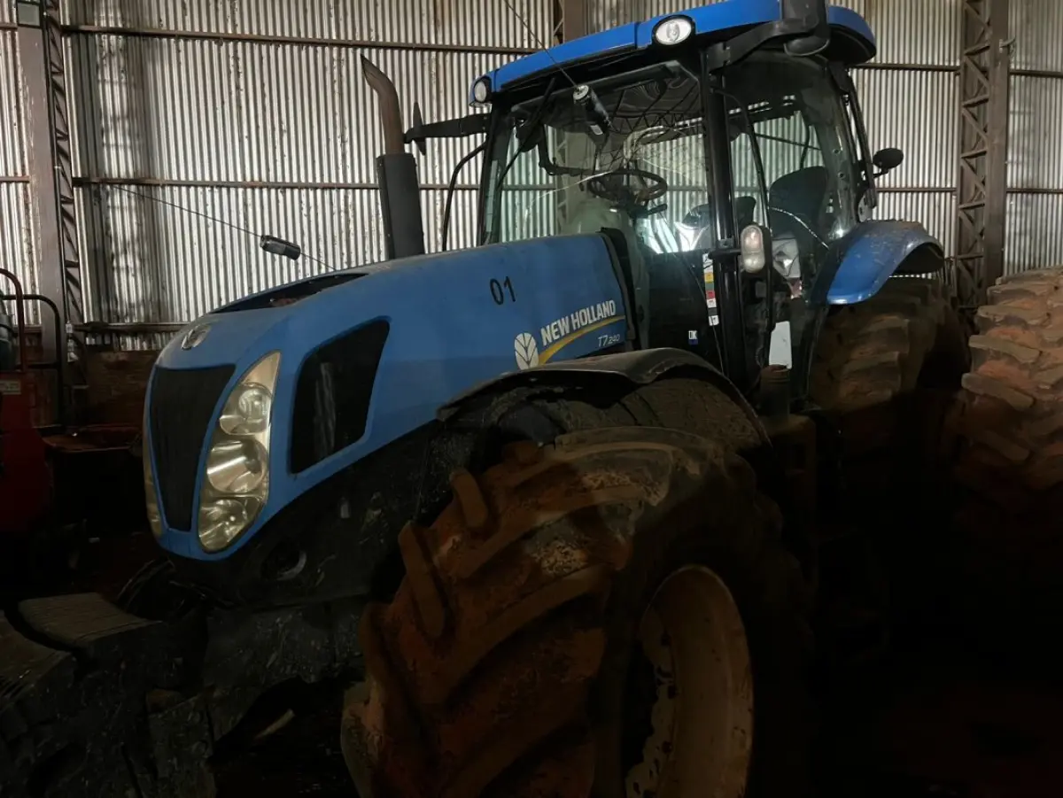 LOTE 161 - Trator T-7 240 4x4 - sem placa