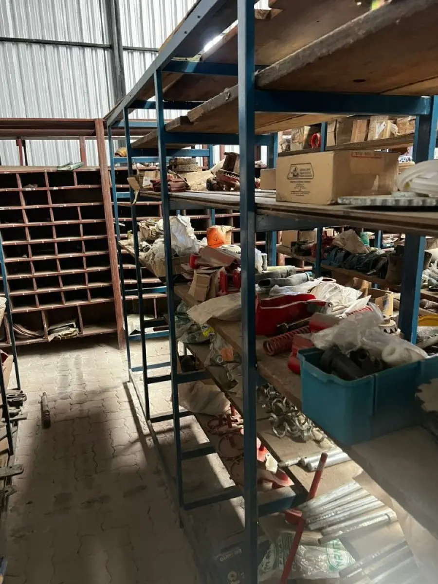 LOTE 001 - Lote com peças diversas para plantadeiras, tratores, colheitadeiras