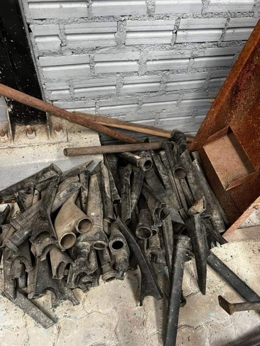 LOTE 001 - Lote com peças diversas para plantadeiras, tratores, colheitadeiras