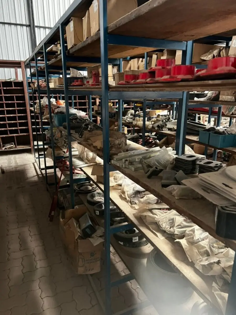 LOTE 001 - Lote com peças diversas para plantadeiras, tratores, colheitadeiras